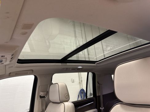 Used 2022 GMC Yukon XL Denali w/ Denali Premium Package AWD/4WD image 28