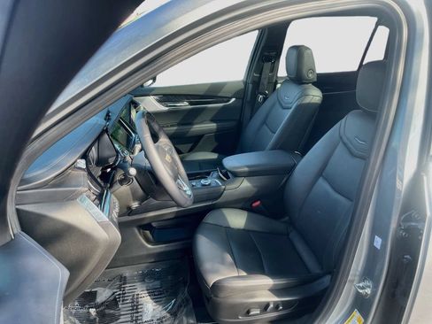 Used 2025 Cadillac XT6 Premium Luxury w/ Technology Package AWD/4WD image 22