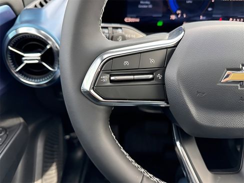 New 2026 Chevrolet Equinox EV LT image 28