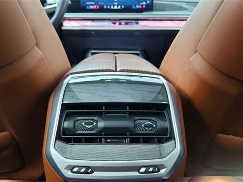 Used 2023 BMW i7 xDrive60 image 53