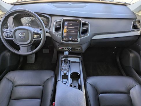Used 2022 Volvo XC90 T5 Momentum w/ Protection Package Premier image 18