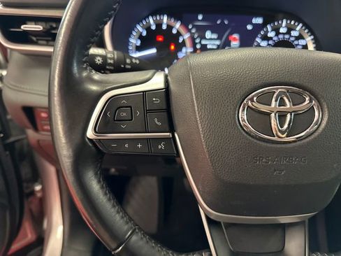 Used 2023 Toyota Highlander XLE AWD/4WD image 20