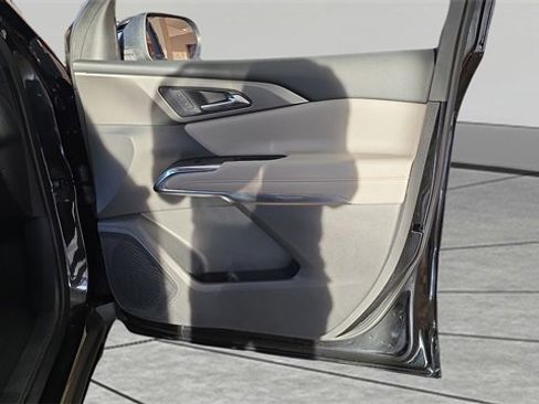 Used 2025 Chevrolet Traverse LT image 15