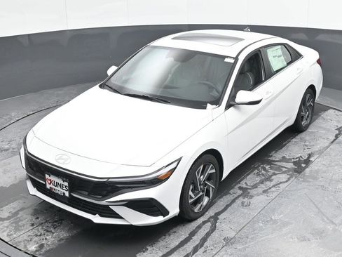 Used 2025 Hyundai Elantra Limited FWD image 43