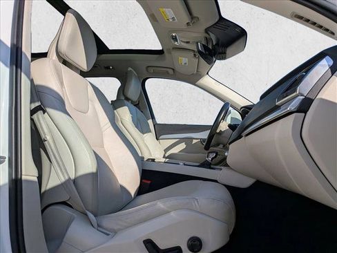 Used 2018 Volvo XC90 T5 Momentum w/ Convenience Package image 25