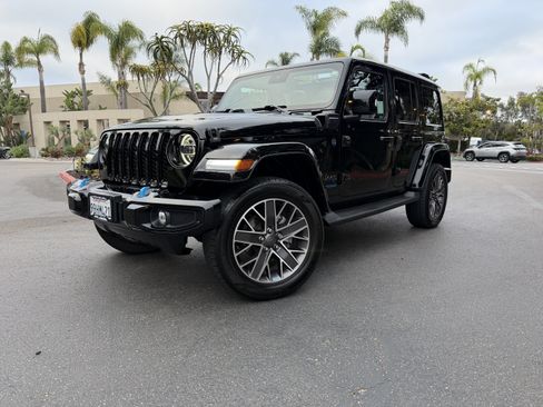 Used 2022 Jeep Wrangler Unlimited Sahara AWD/4WD image 1