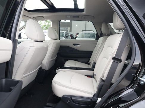 New 2026 Nissan Pathfinder SL w/ SL Premium Package AWD/4WD image 22