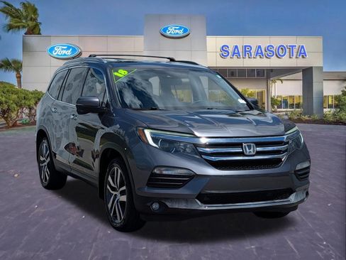 Used 2018 Honda Pilot Touring image 1