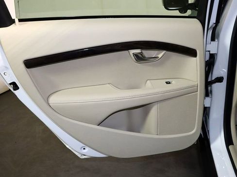 Used 2015 Volvo XC70 T6 w/ Proximity Package image 27