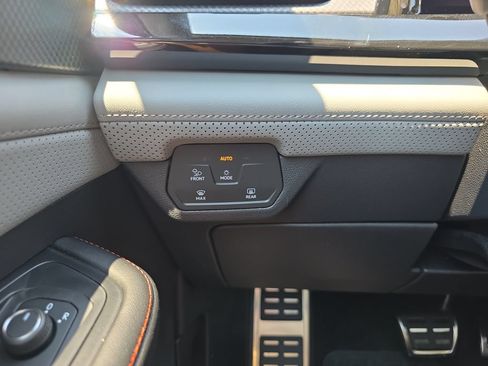 Used 2026 Volkswagen Atlas Peak Edition AWD/4WD image 19