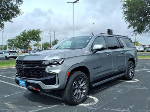 Used 2023 Chevrolet Suburban Z71 w/ Z71 Off-Road Package AWD/4WD image 12