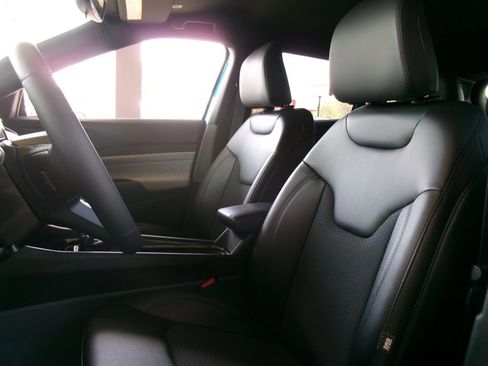 Used 2025 Jeep Compass Latitude image 15