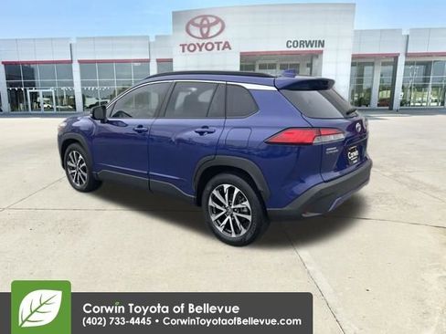 Used 2023 Toyota Corolla Cross XLE w/ Convenience Package image 3