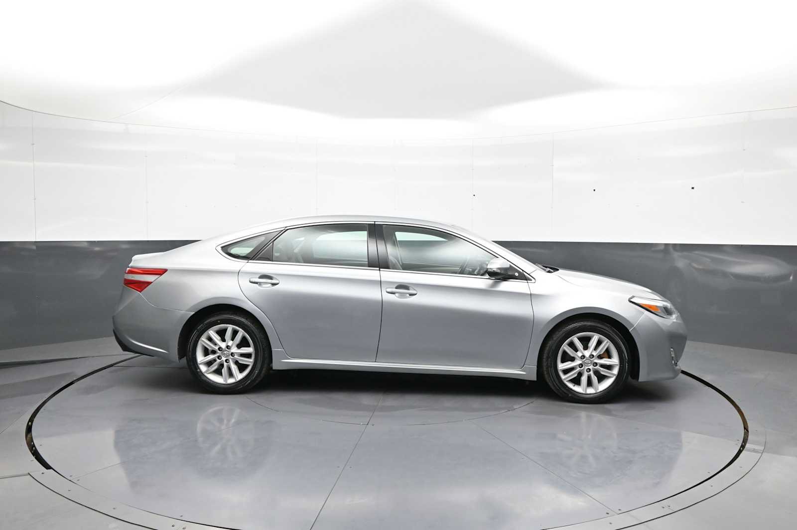 Used 2015 Toyota Avalon XLE FWD image 7