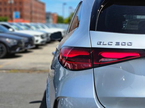 New 2026 Mercedes-Benz GLC 300 4MATIC image 9