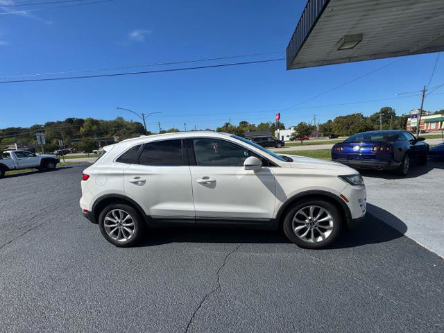 Used 2016 Lincoln MKC Select w/ Select Plus Package FWD image 2
