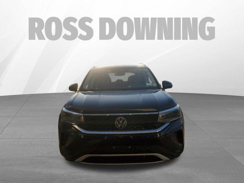 Used 2023 Volkswagen Taos SE image 2