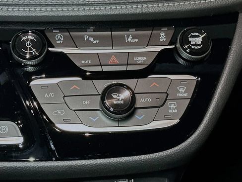 New 2026 Chrysler Pacifica Select AWD/4WD image 10