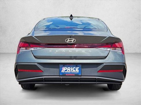 Used 2026 Hyundai Elantra SE FWD image 7
