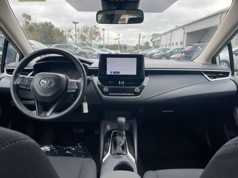 Used 2025 Toyota Corolla LE image 31