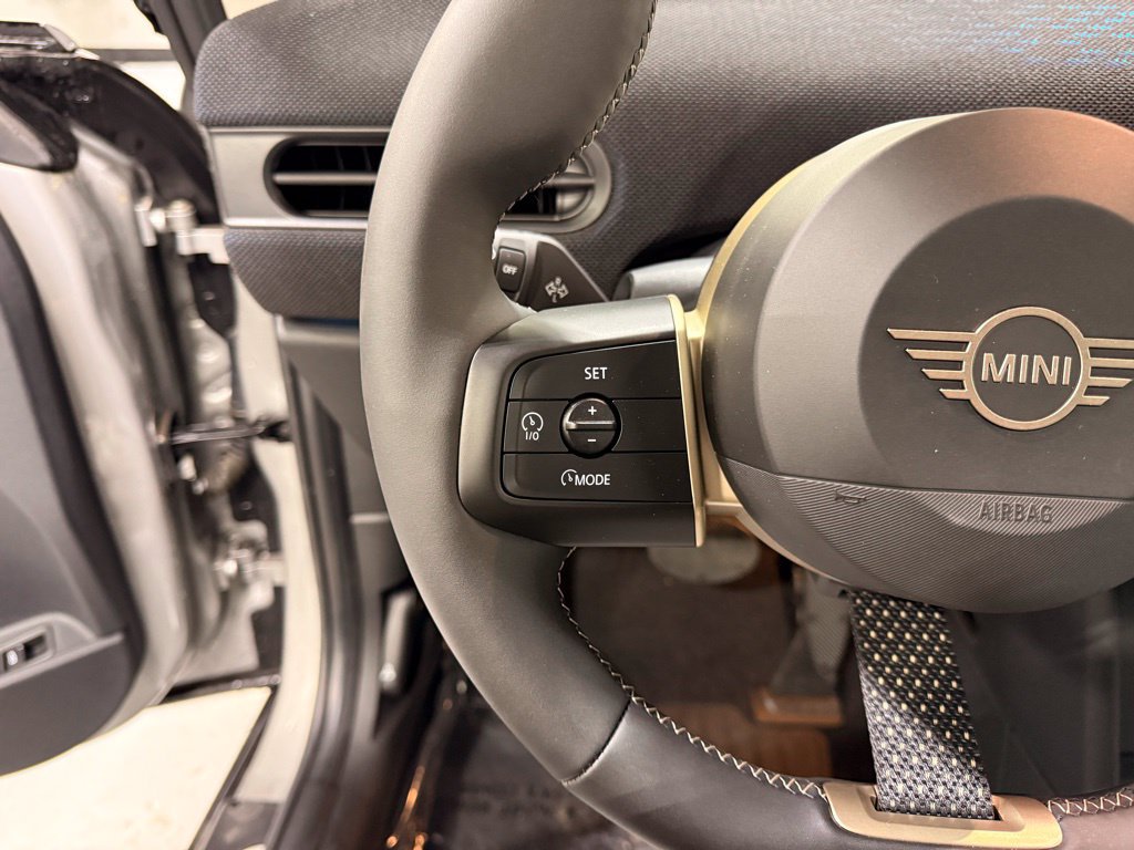 Used 2025 MINI Cooper 2-Door Hardtop FWD image 13