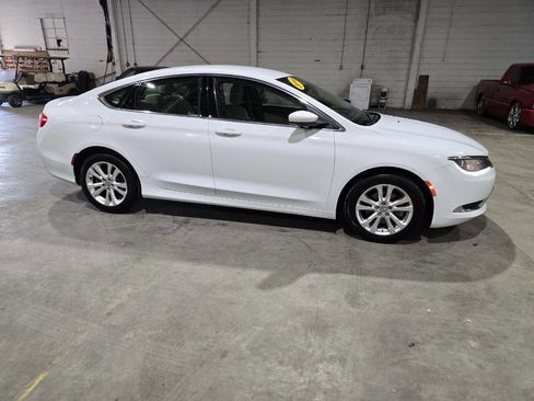 Used 2016 Chrysler 200 Limited image 17