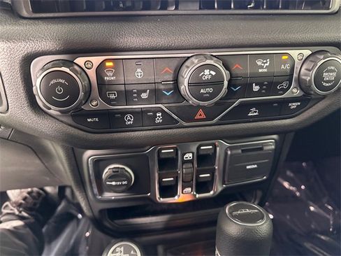 Certified 2025 Jeep Gladiator Sport image 30