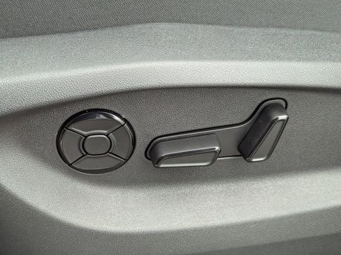 New 2026 Volkswagen Tiguan SE image 27