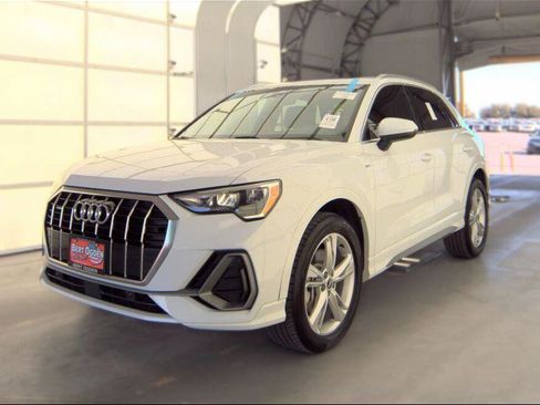 Used 2022 Audi Q3 2.0T Premium AWD/4WD image 2
