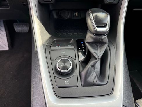 Used 2024 Toyota RAV4 SE AWD/4WD image 19