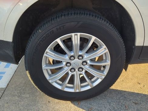 Used 2017 Cadillac XT5 FWD image 7