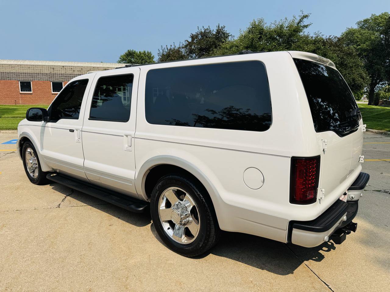Used 2005 Ford Excursion Eddie Bauer RWD image 5