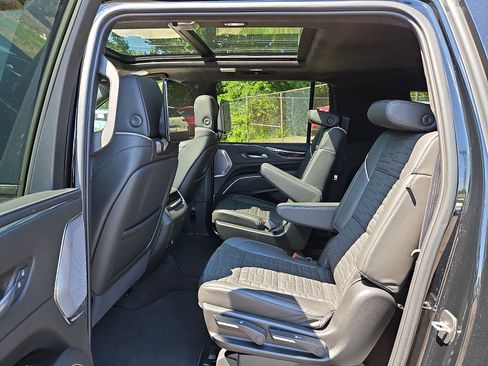 Used 2024 Cadillac Escalade ESV Sport Platinum w/ LPO, ONYX Package AWD/4WD image 10