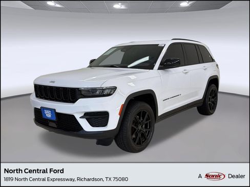 Used 2025 Jeep Grand Cherokee Laredo X AWD/4WD image 1