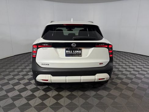 Used 2025 Nissan Kicks SR FWD image 8