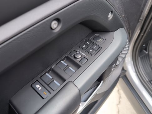 Used 2023 Land Rover Defender 110 X AWD/4WD image 15