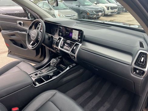Certified 2022 Kia Sorento SX image 23