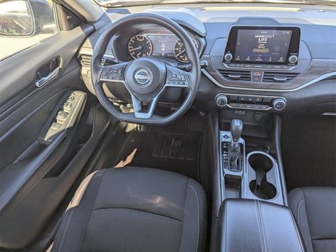 Used 2024 Nissan Altima 2.5 SV image 7