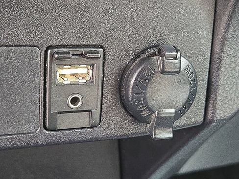 Used 2015 Toyota RAV4 LE AWD/4WD image 25