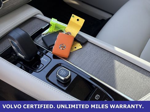 Certified 2024 Volvo XC90 B5 Plus w/ Protection Package Premier image 16