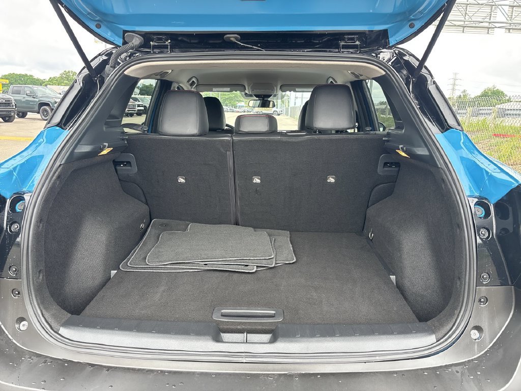 Certified 2025 Nissan Kicks SR FWD image 16