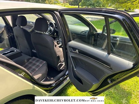 Used 2017 Volkswagen Golf 4-Door FWD image 24