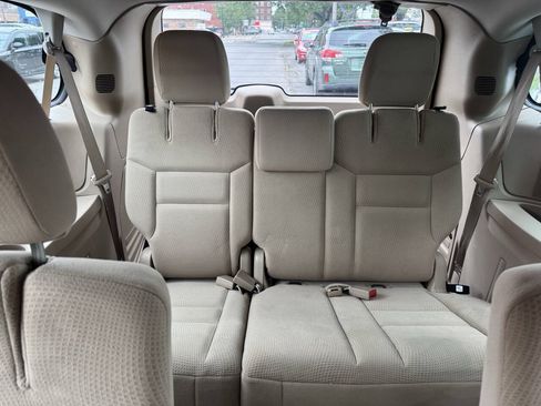 Used 2015 Dodge Grand Caravan American Value Package w/ UConnect Hands-Free Group FWD image 10