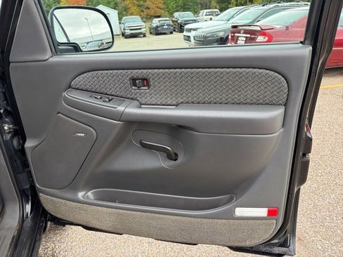 Used 2003 Chevrolet Avalanche 4x4 w/ Suspension Package, Off-Road image 32