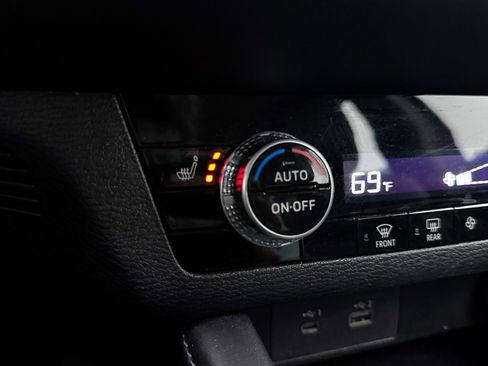 Used 2023 Mitsubishi Outlander SE image 28