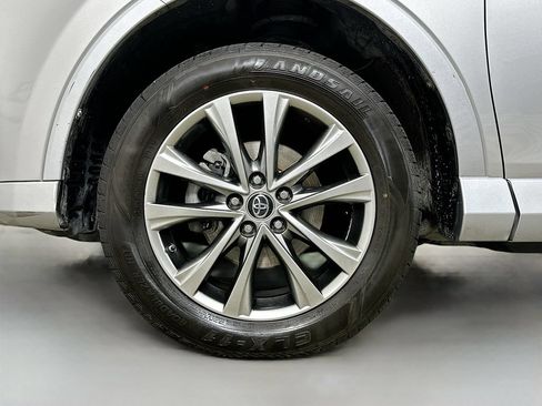 Used 2017 Toyota RAV4 Platinum FWD image 39