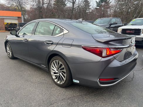 Used 2019 Lexus ES 300h w/ Accessory Package 2 image 3