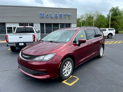 Used 2020 Chrysler Voyager Lxi image 1