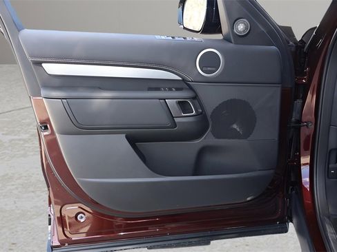 New 2026 Land Rover Discovery Limited Edition image 10