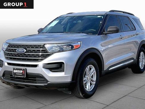 Used 2021 Ford Explorer XLT image 1